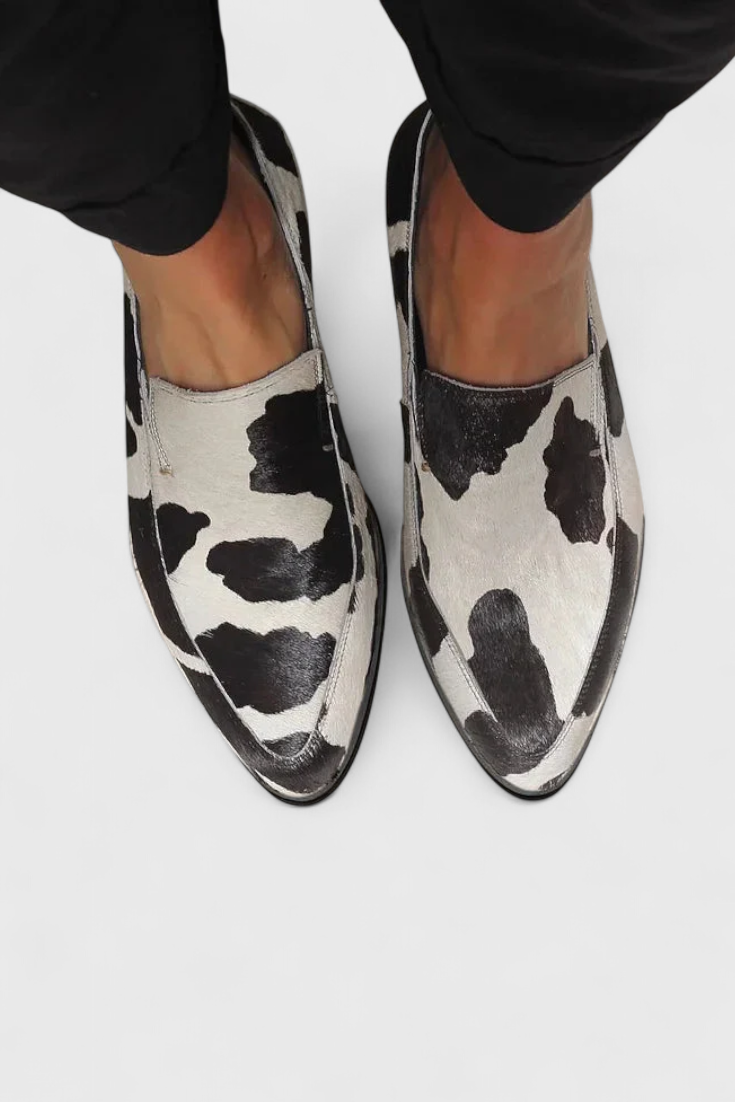 Elegant Macarena Loafers with Low Heel and Animal Print
