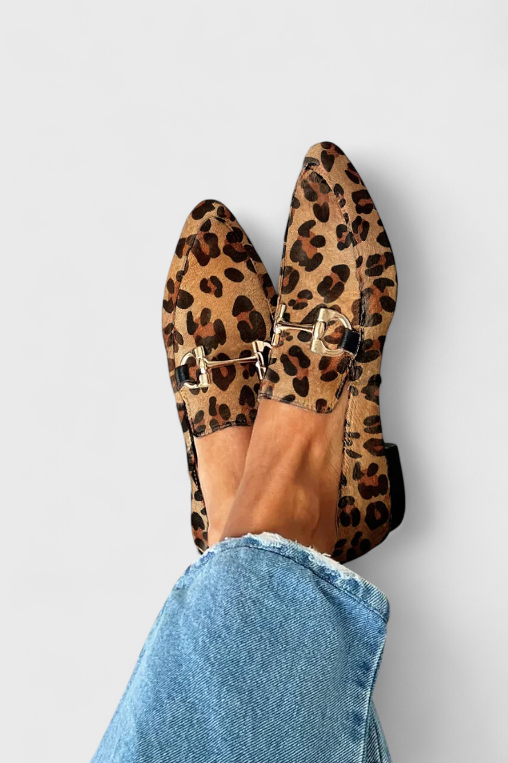 Lluvia Elegant Loafers with Engraved Design and Slim Heel