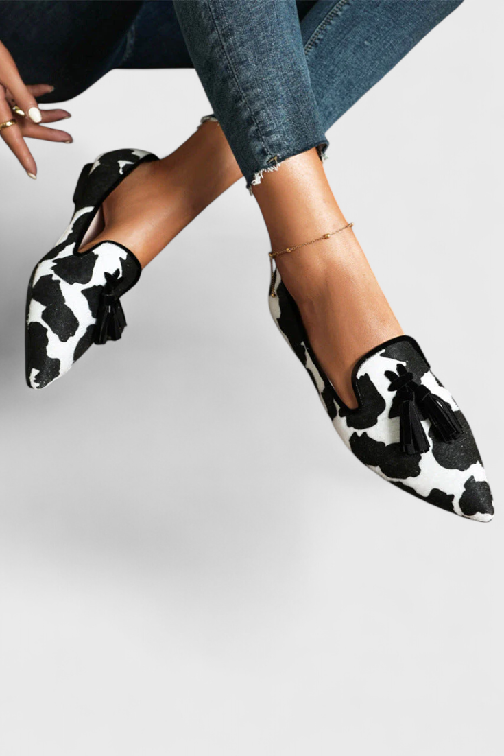 Fermina Elegant Moccasins with Pointed Toe and Bicolor Design